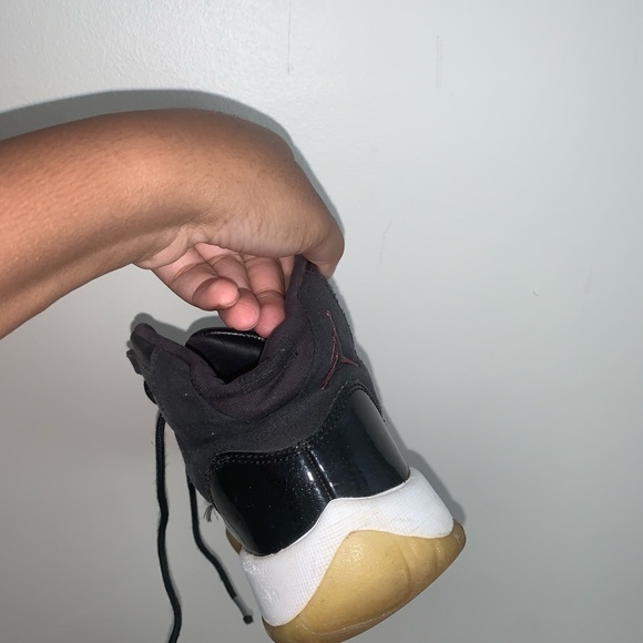 Jordan 11s 72-10 - Picture 2 of 5